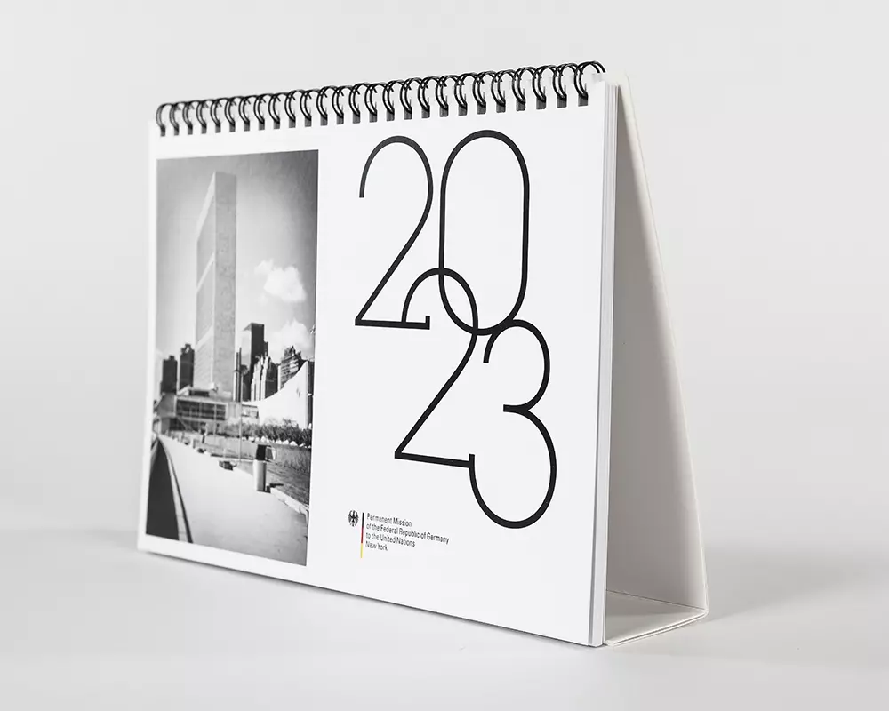 Desk Calendar With Removal Postcards 